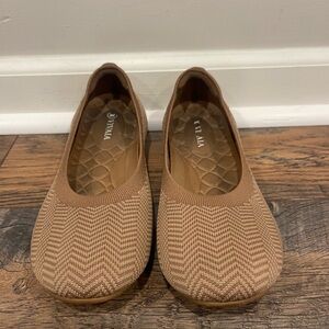 Women's Tan Vivaia Flats